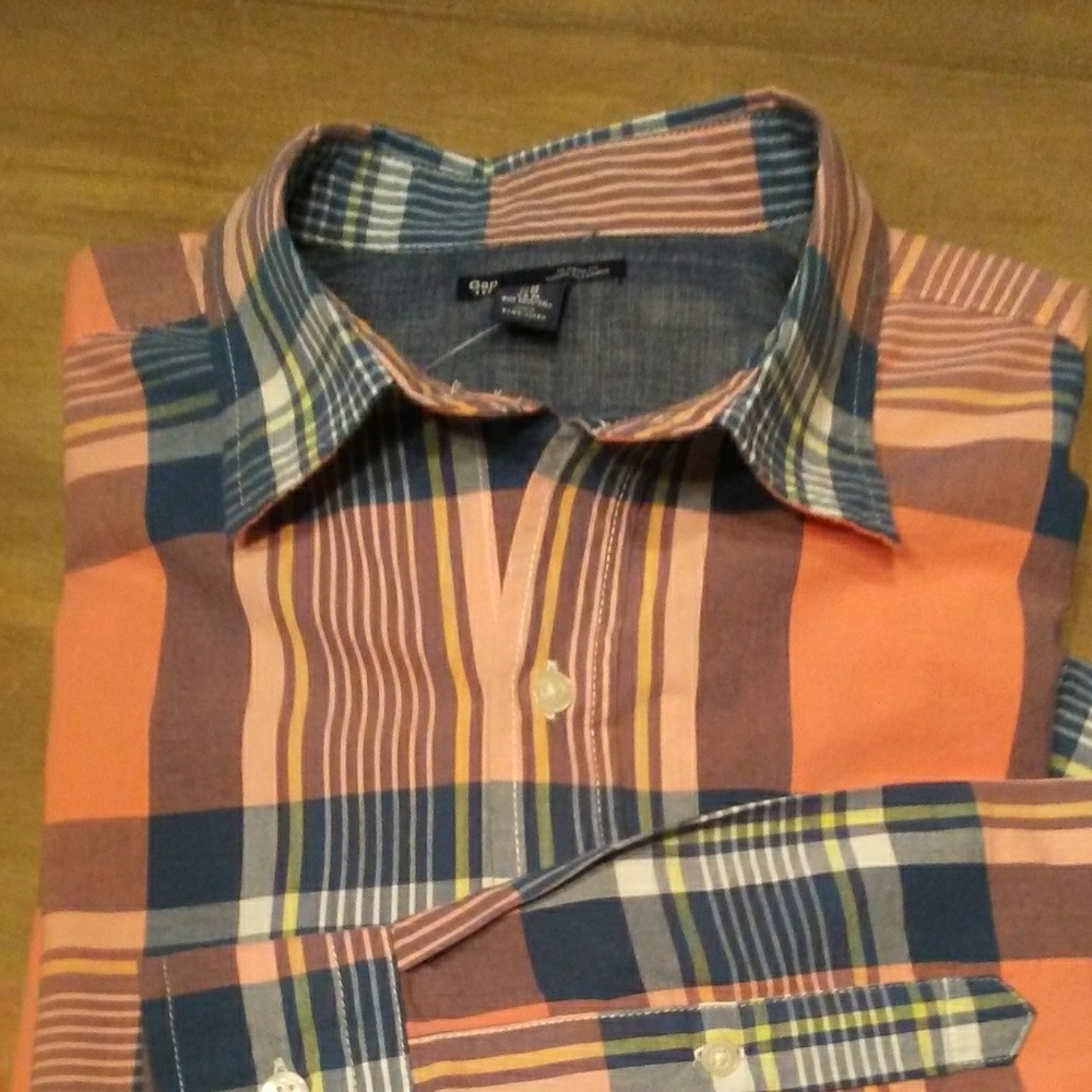 Men's Gap long sleeve button front shirt.